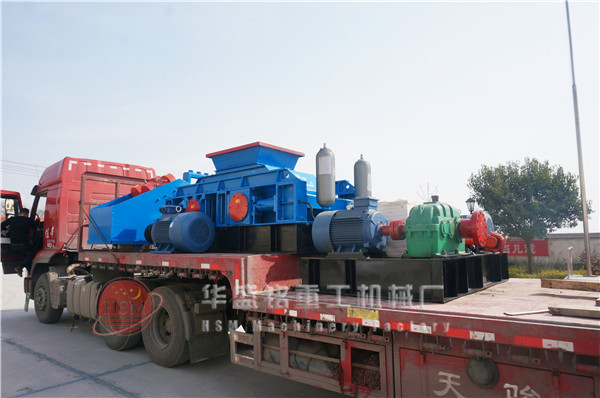 1212大型液壓對(duì)輥破碎機(jī)成功發(fā)往新疆